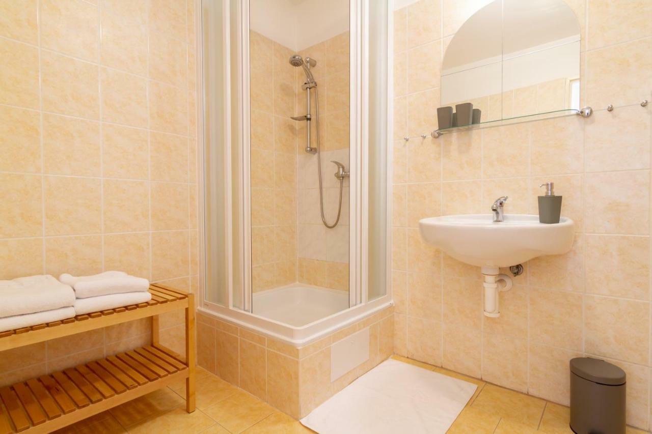 Apartmany U Nemocnice Ceske Budejovice Exteriör bild